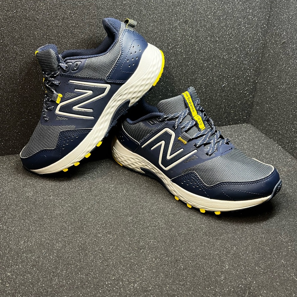 New Balance 410 v8 hiking shoes men’s 8 women’s 9.5